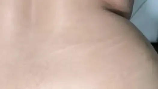 Ateşli orta yaşlı seksi kadın sakso ve domaltarak eğleniyor