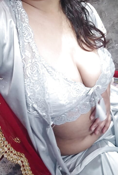 Randi bhabhi chudi salesman se