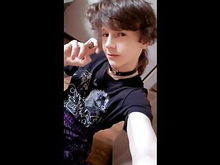 Femboy utilise mais plug