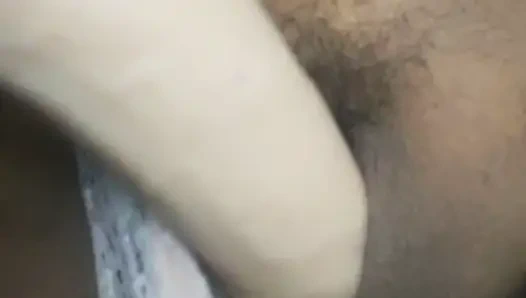 Cewek latina lagi asik masturbasi memeknya