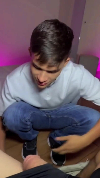 YOUNG LATINO TWINK guy gets fucked by the weird mechanic who repaired my bike on the street | Clip 1
