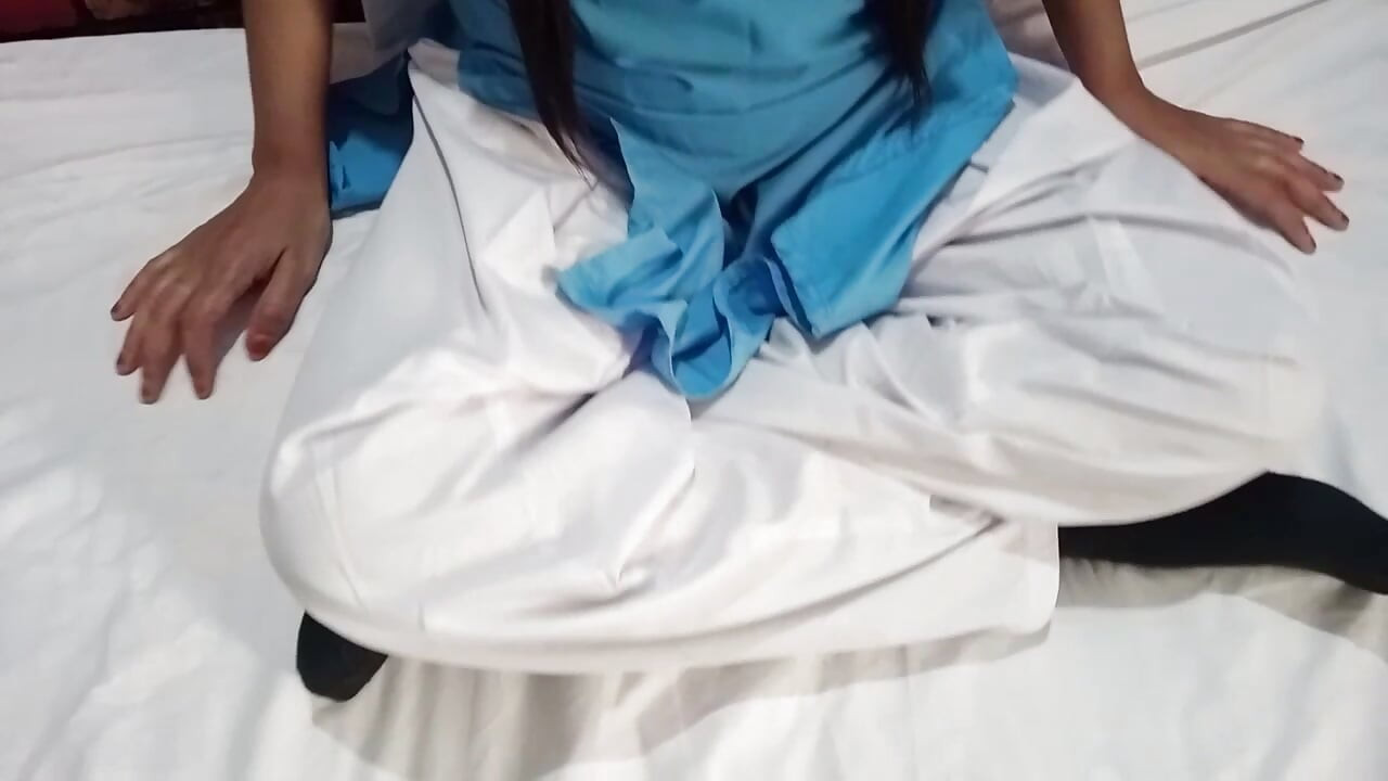 Indyjska uczennica MMS seks analny (18+) ciasna cipka