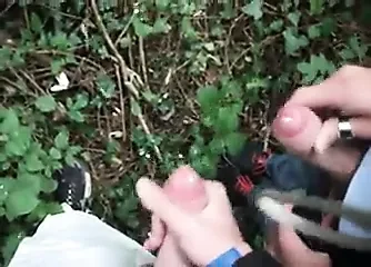 Hai người bạn không cắt và Hãy cùng một lúc ngoài trời