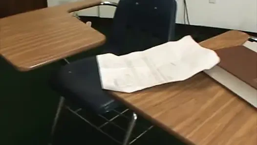 Heiße Lesben Im Klassenzimmer Beim Strap-on-ficken