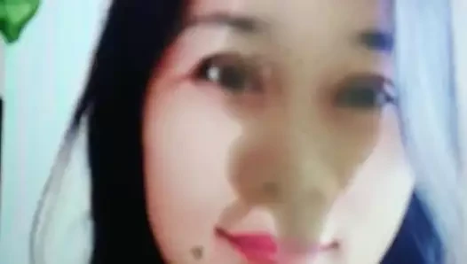 Xinxuan Gesicht zugekleistert