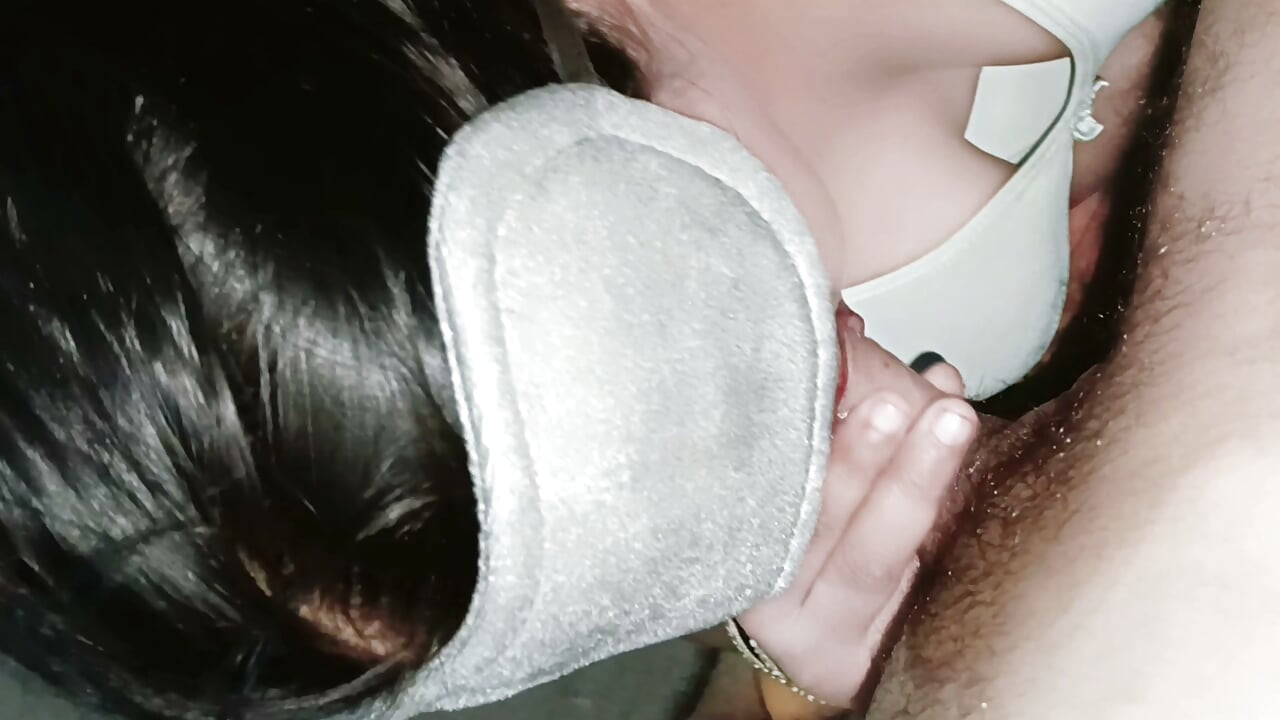 Vidéo de gorge profonde Horny Neha Bhabhi - Bhabhi indienne qui suce une grosse bite noire sans arrêt après avoir pris le sperme dans la bouche