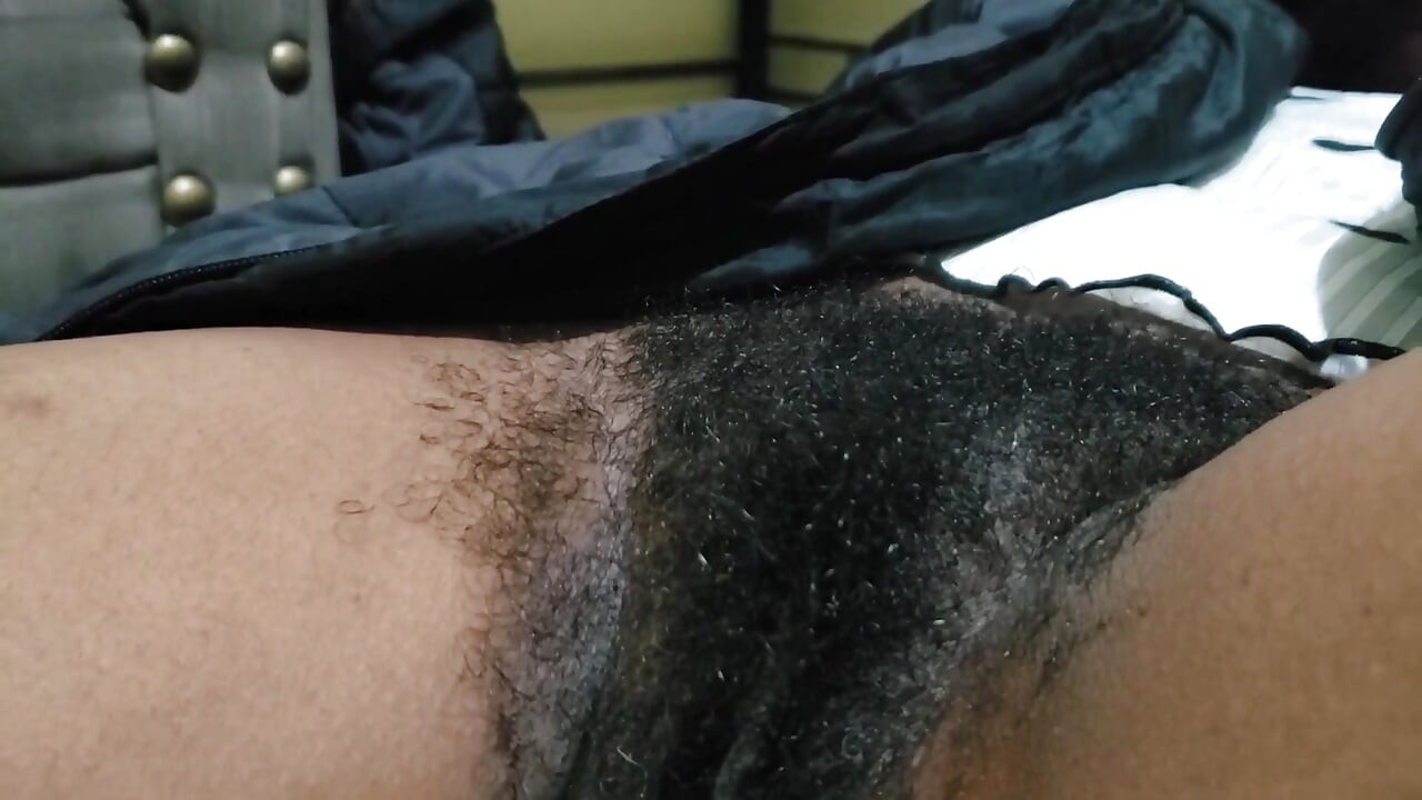 Hairy Pussy Babe Enjoys a Bold and Sensual Experience with Confident Energy, Raw Chemistry and Intimate Connection