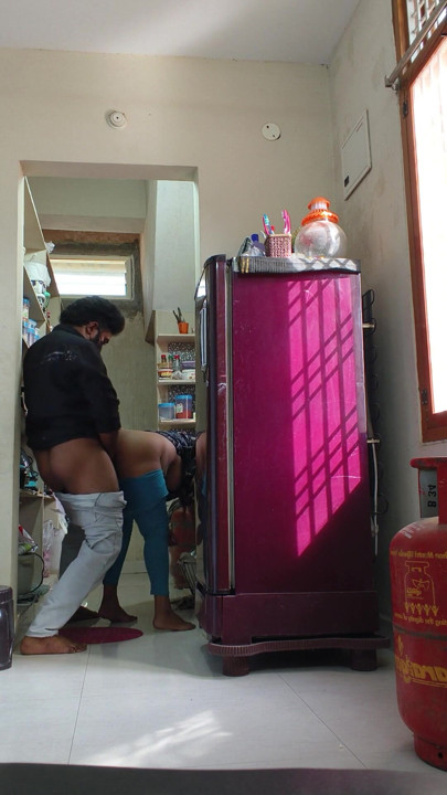 Desi girl ko kichen me chodha | Clip 1