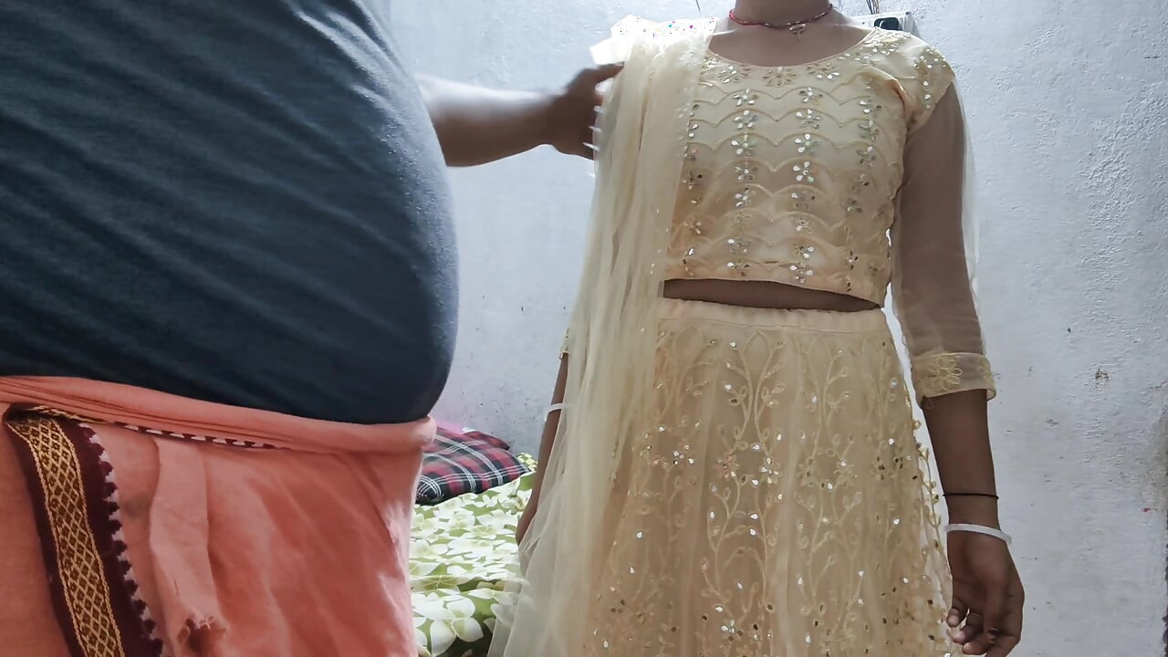 chachi ki salwar pahan kr uske choot se pani nikal diya