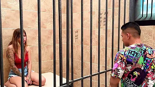 Unhöfliches Mädchen bekommt eine Lektion Ficken, endet mit Milch