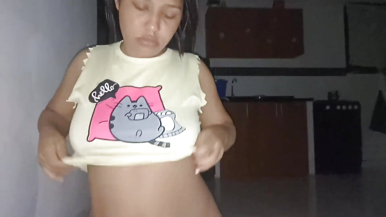 18-річна брюнетка з великими обвислими цицьками з Нью-Йорка Сполучені Штати трахають член свого зведеного брата