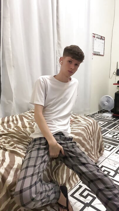 Skinny blonde twink showing his naked body