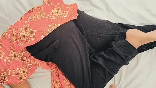 Amatör çift ham amcık güreşini ateşliyor