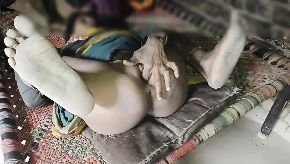 Village bhabhi ki choot ki garmi kaun shaant karega