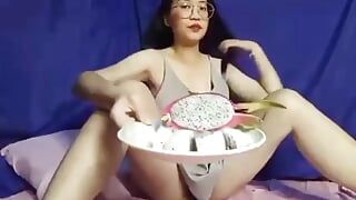 Hot girl sexy pussy eat fruit