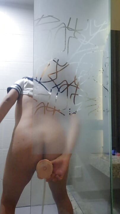 I plawith my ass in the bathroom