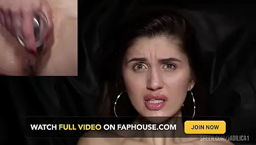 Memek sempit cewek sange ini dientot habis-habisan sampai orgasme 1 on 1