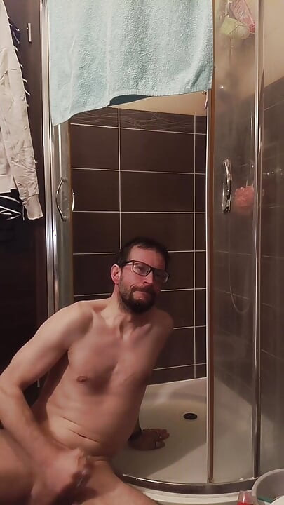 Jerking off a Cock in the Shower