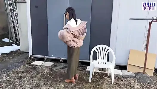 Cewek seksi ini lagi jalan-jalan sambil jalan-jalan di mana matanya yang ramai-ramai memuncak dan sempitnya berujung dengan kencang.3