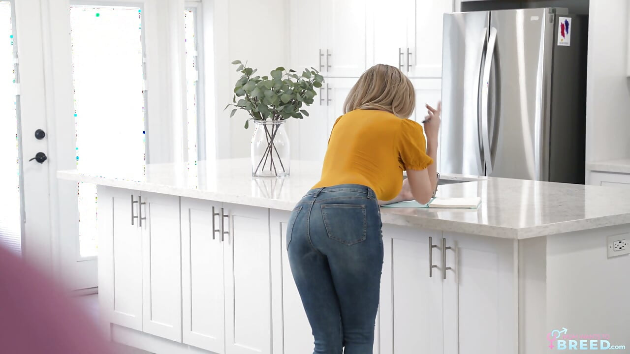 Stepmoms Hot Vacation Plans - S4:e7