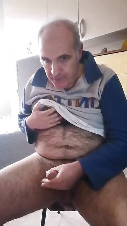 12時間の努力の後、心地よくリラックスできるノコギリです!