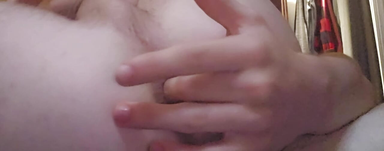 Fingering my stretchy hole