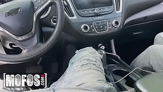Mofos - sigara içen ateşli Malina Melendez adamla kavga ettikten sonra bir yabancının yarağına binerek rahatlama buluyor