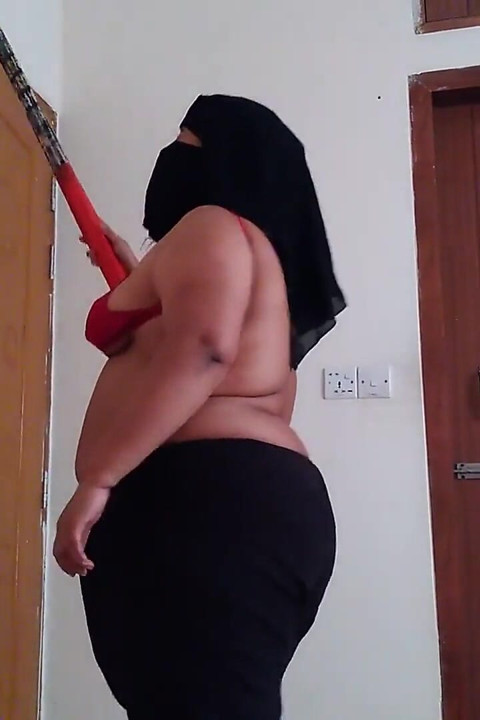 19y Old Sexy BBW Hotel Maid Takes off Her Bra & Nipples Show as She Sweeps the Room