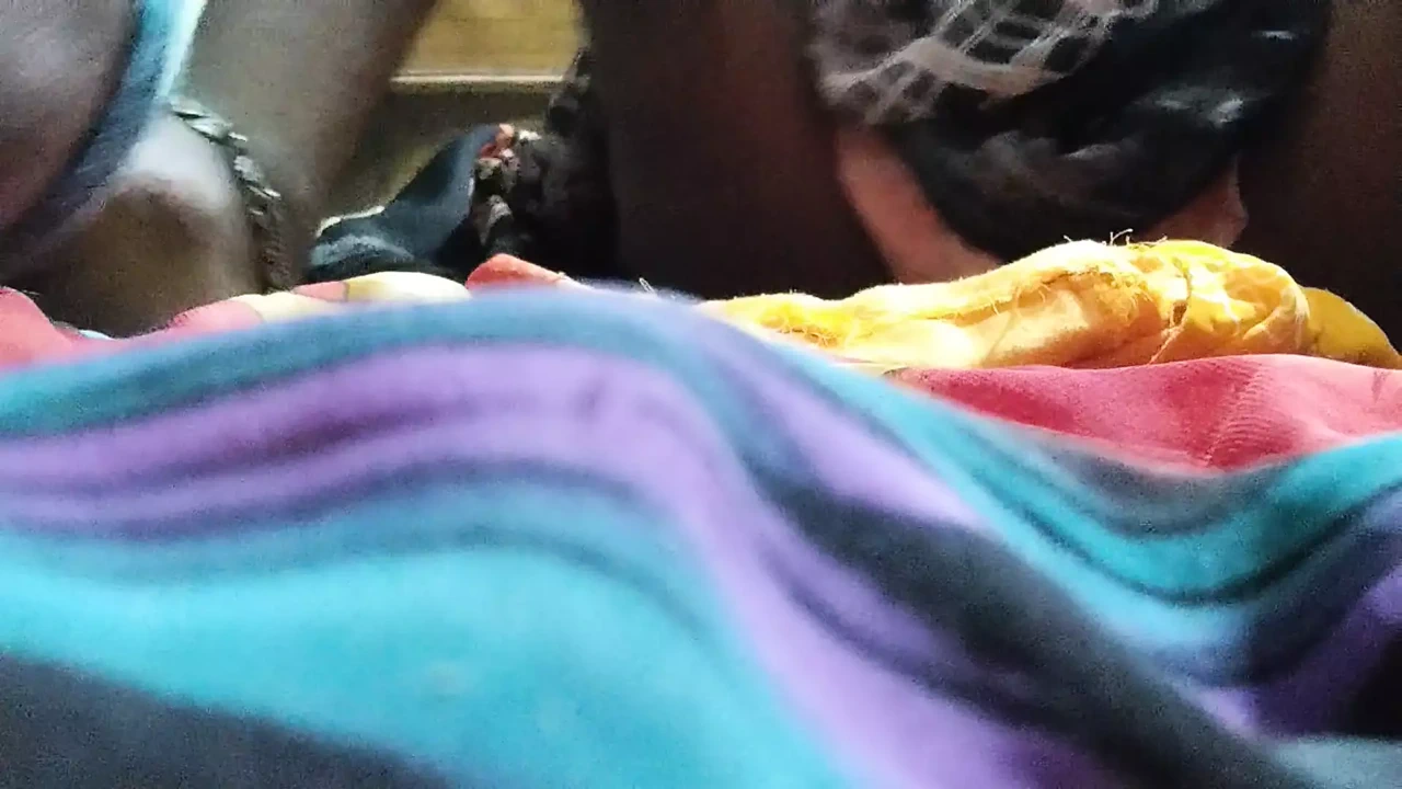 我的巴基斯坦热辣阴户被干，然后我拿出我的阴户汁，骑乘他那被割包皮的粗大鸡巴