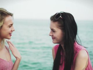 Молодые лесбиянки - Anie и Alecia