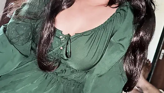 Boss ne employee ko gift mein diya dress or fir hardcore chudai ki uske sath vergin pussy
