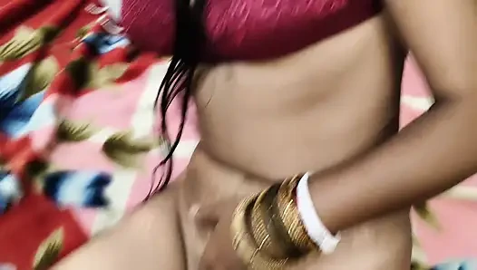 Индийская симпатичная жена мужа трахается в настоящем домашнем видео с хинди