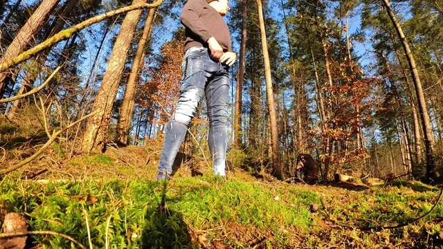 Early morning piss & jerk in nature