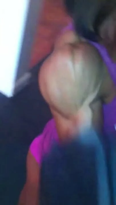 FBB pumping up her biceps