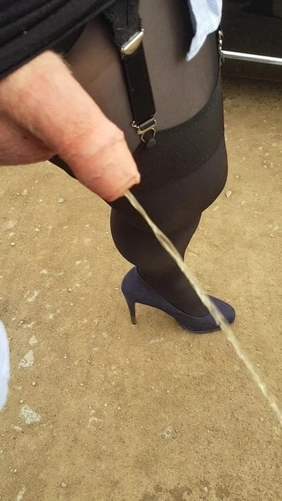 Crossdressing kinky tart
