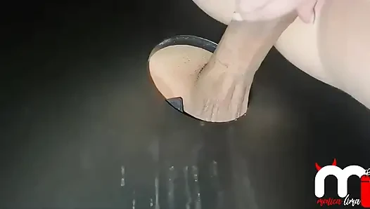 Gloryhole'da yabancılarla seks yapmak her zaman harikadır.