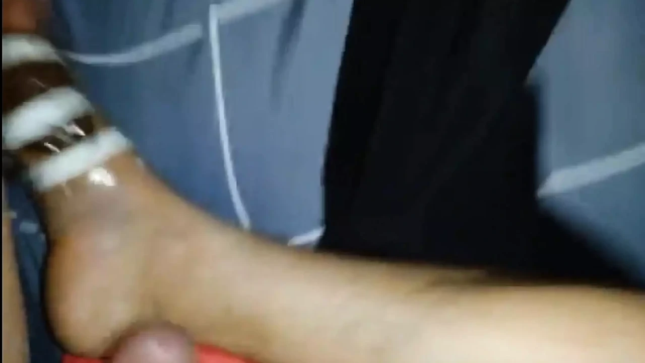 增强男朋友的鸡巴，直到喷出和啪
