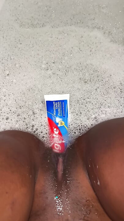 Solo bath time playtime