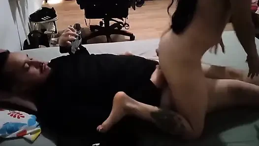 Cewek sange ini balas dendam sama mantan pacarnya!