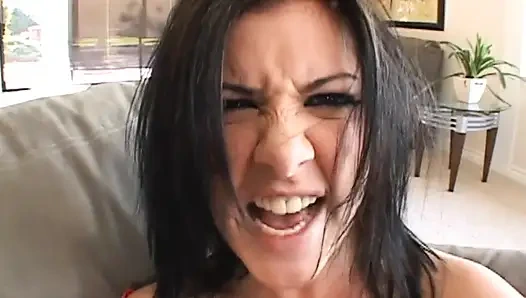 Жесткий и глубокий секс для горячей киски Taryn Thomas