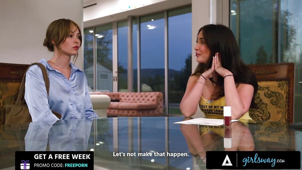 GIRLSWAY - プティ・ジェーン・ワイルドが厳格なベビーシッターのリリー・ベルを騙してお尻を叩きつけ、ホットなレズビアンセックスを