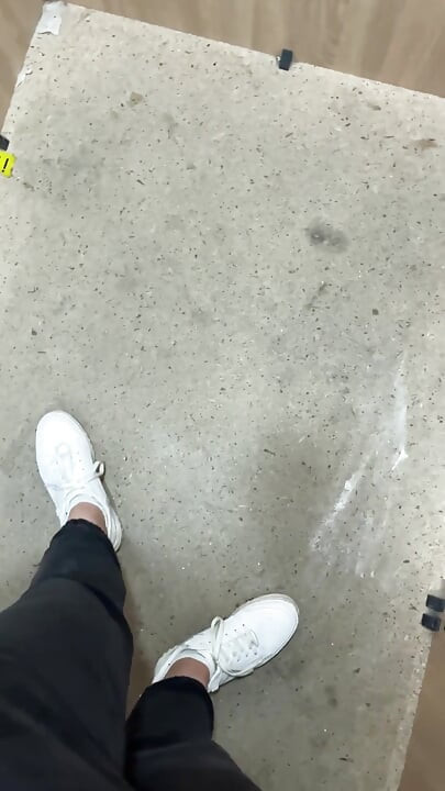 Berjalan dalam Kasut Sukan