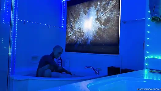 Boneka seks dicrot di dalam sama kontol besar ayahnya kado bi sampai muncrat banyak banget!