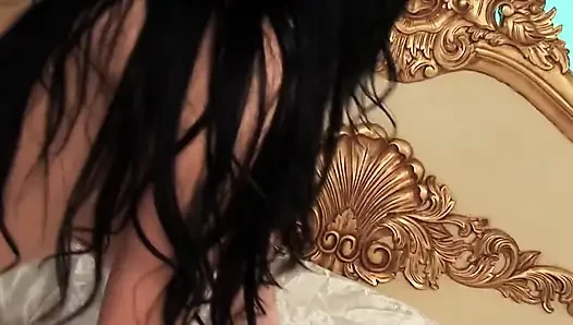 Adegan seks anal tante 3_sexy rambut cokelat dientot habis-habisan sama kontol besar dan strap-on
