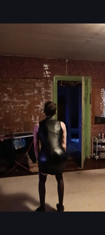 Sissy Slaps Her Ass