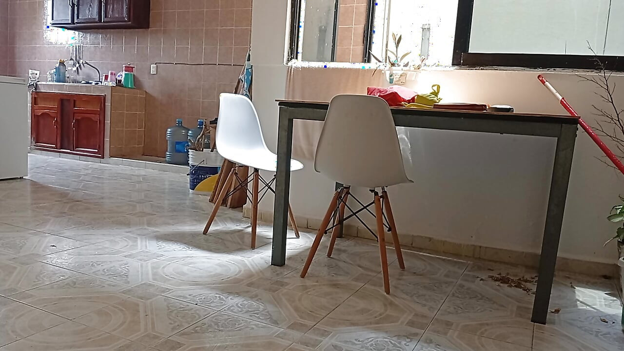 Ostavio sam snimku mobitela dok je gospođa čistila u četvrtom stanu