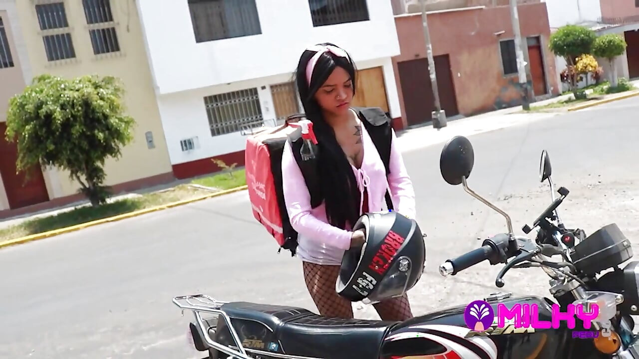 Fuck seorang wanita penghantar Venezuela berambut coklat dengan vagina sempit