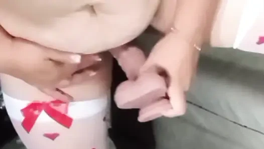 Bagian dua ibu tiriku lagi asik mainin dildonya sampai muncrat