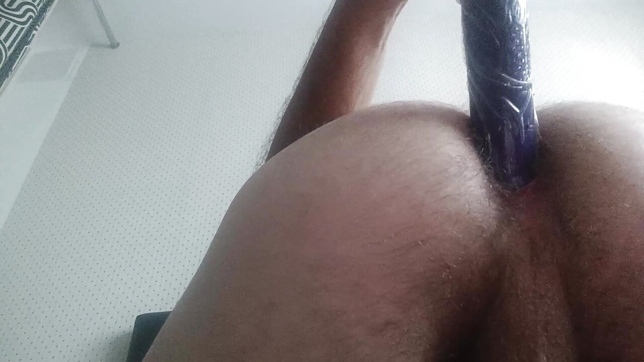 Dildo the anus