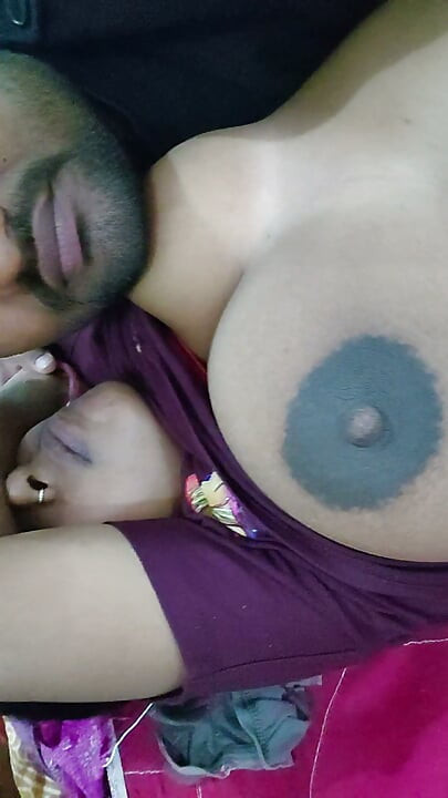Desi bhabhi e desi homem mamilos a serem chupados vídeos Hindi full xxx.